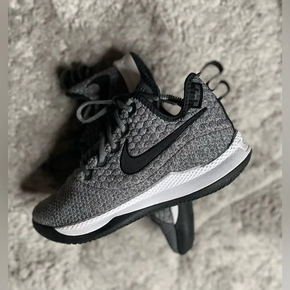 🏀 Nike LeBron Witness 3 Dark Grey AO4433-002 Mens Shoes size 8.5