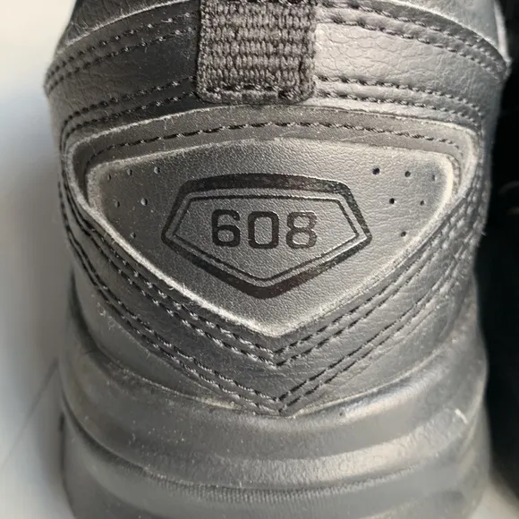 375 New Balance Slip Resistant Black Leather Shoes Men’s Size 10.5‎
