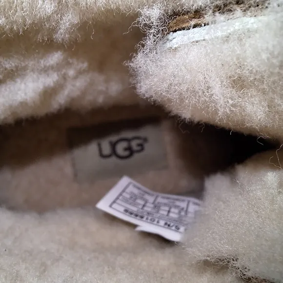 A pair of Ugg Alasdair waterproof Leather/ Sheepskin Wedge Boots size 7