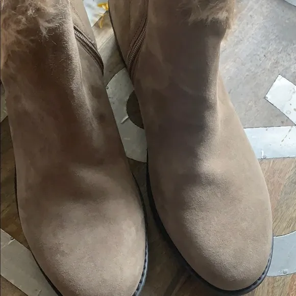 Adam Tucker Me‎ too tan faux fur accent suede boots