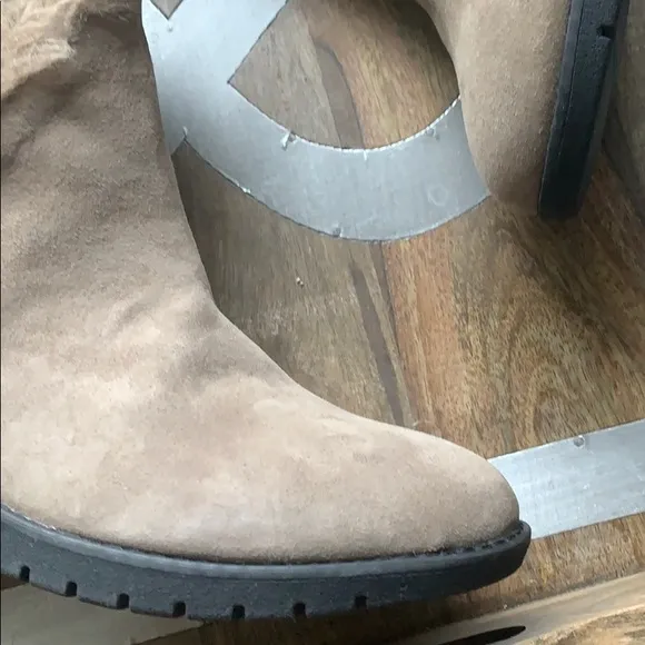 Adam Tucker Me‎ too tan faux fur accent suede boots