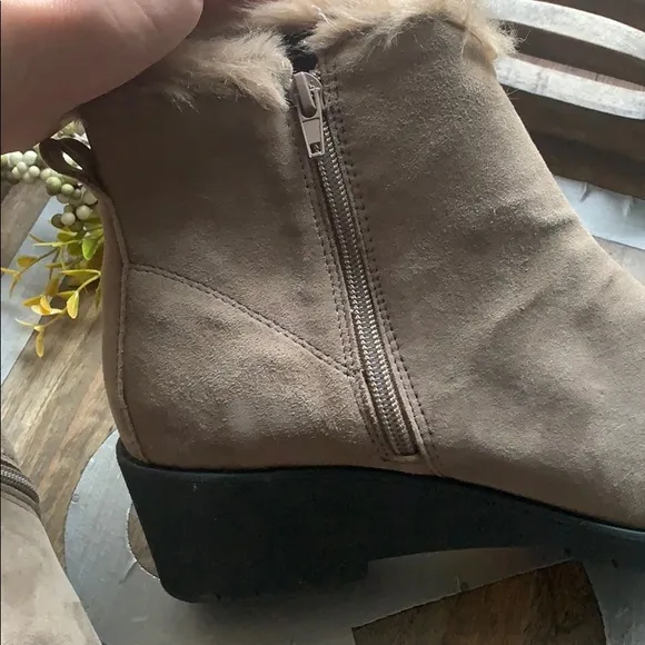 Adam Tucker Me‎ too tan faux fur accent suede boots