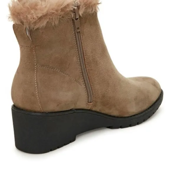 Adam Tucker Me‎ too tan faux fur accent suede boots