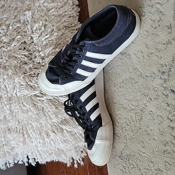 Adidas Men's Matchcourt Skateboarding Sneakers in Black