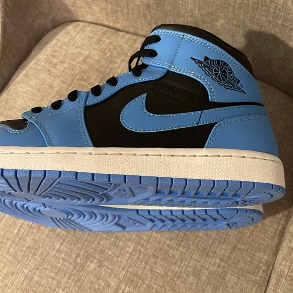 AIR JORDAN 1 MID GS UNIVERSITY BLUE BLACK DQ8423-401 SNEAKER SHOES size 10