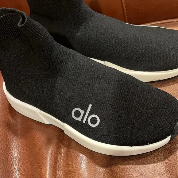 ALO Women's Velocity Knit Yoga Stretch socks Sneakers Shoes Black High Top SZ 8