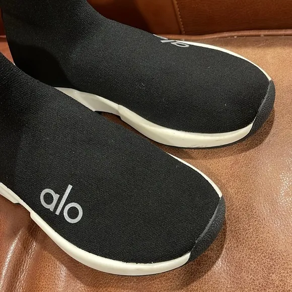 ALO Women's Velocity Knit Yoga Stretch socks Sneakers Shoes Black High Top SZ 8