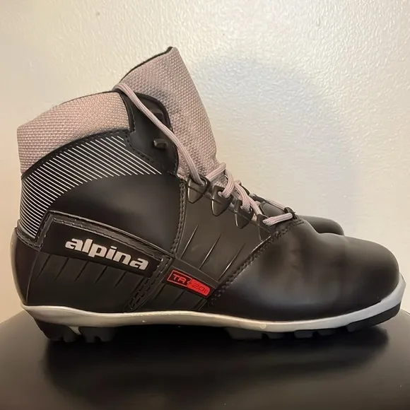 Alpina Nordic Cross Country Ski Boots TR 20 L, Women’s size 7 Black