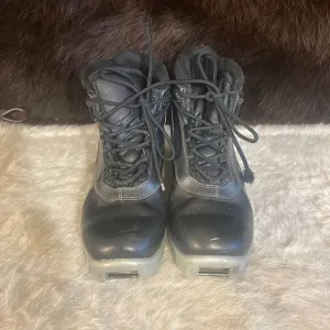 Alpine ski boots 37 (1760)