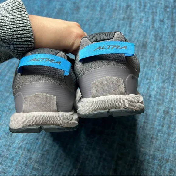 Altra Superior 6 Trail Running Shoes in Gray Blue