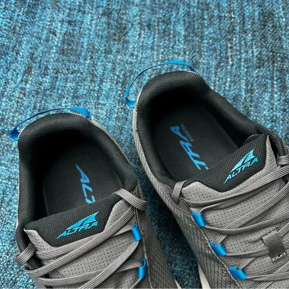 Altra Superior 6 Trail Running Shoes in Gray Blue