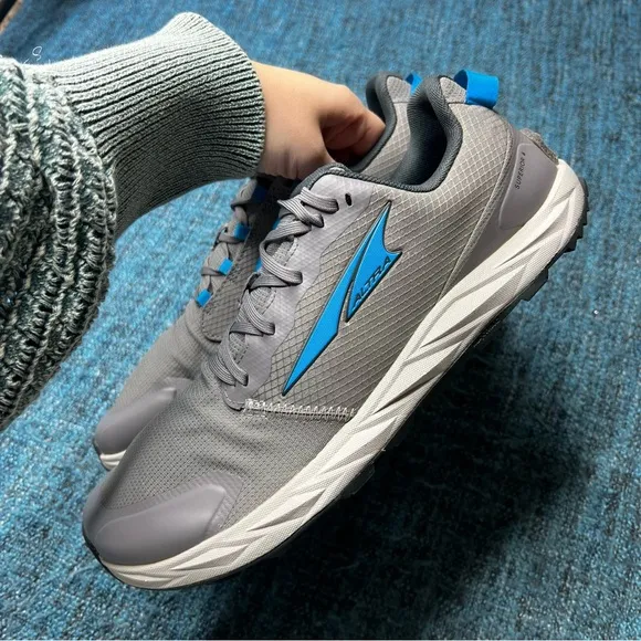 Altra Superior 6 Trail Running Shoes in Gray Blue