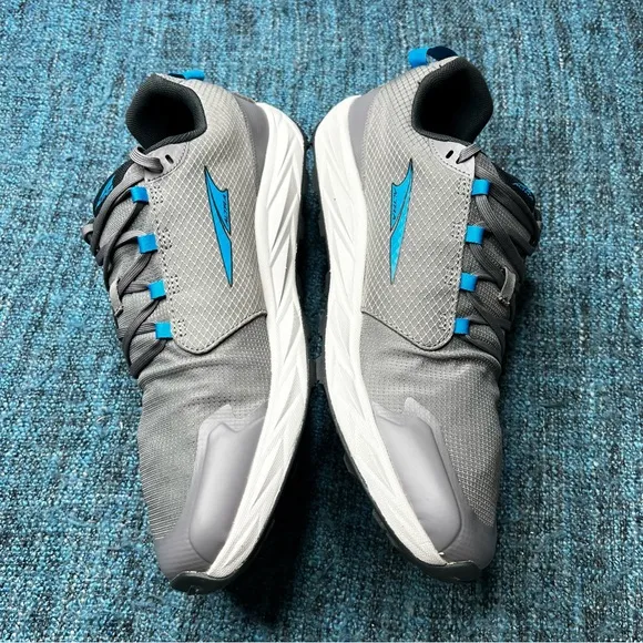 Altra Superior 6 Trail Running Shoes in Gray Blue