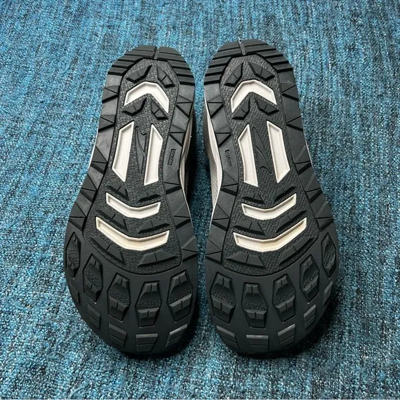 Altra Superior 6 Trail Running Shoes in Gray Blue