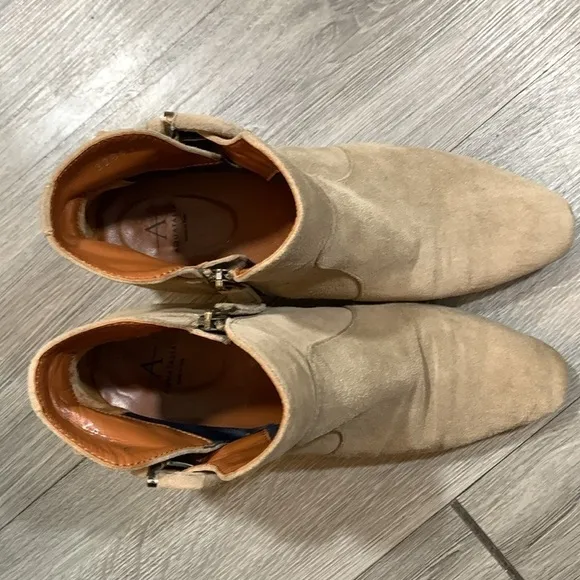 Aquatalia “Fiamma” Waterproof Taupe Suede Ankle Boots size 8 Made in Italy