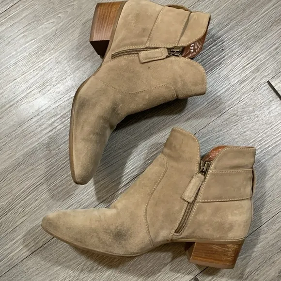 Aquatalia “Fiamma” Waterproof Taupe Suede Ankle Boots size 8 Made in Italy