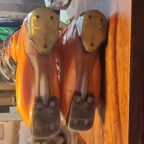 Atomic Orange Ski Boots 26