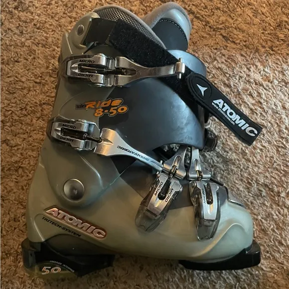 Atomic Ski Boots 23.5