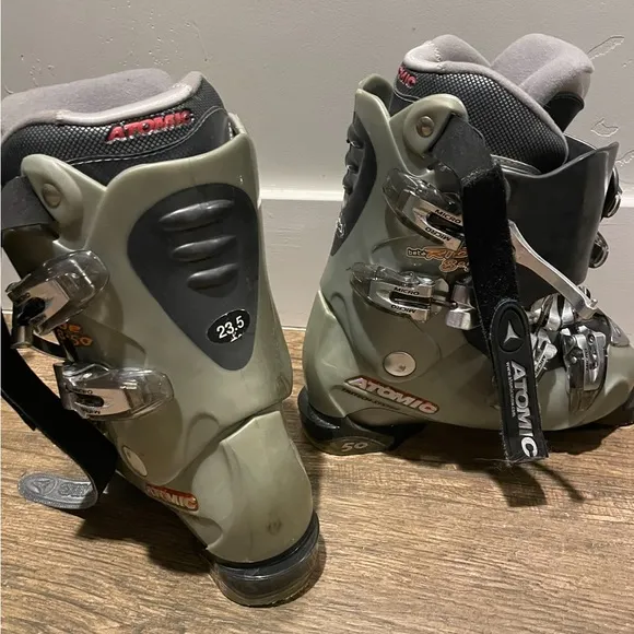 Atomic Ski Boots 23.5