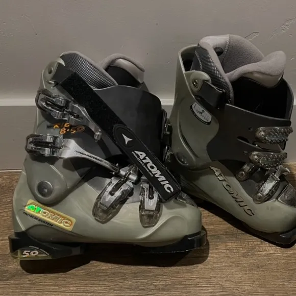 Atomic Ski Boots 23.5