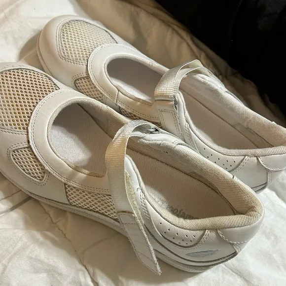 Barefoot Freedom Delite Slip On Shoes