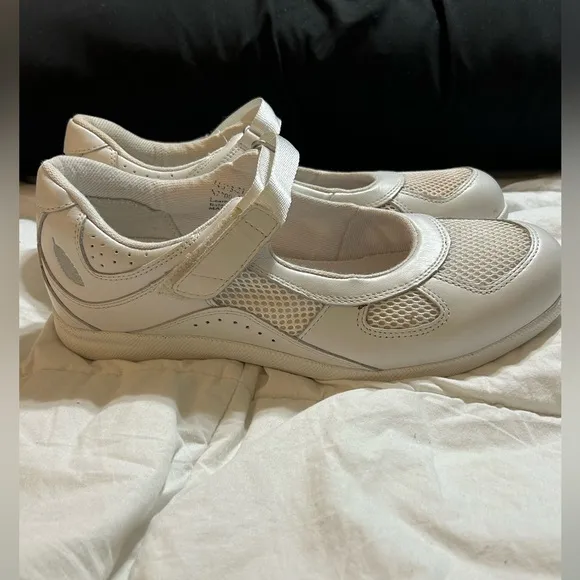 Barefoot Freedom Delite Slip On Shoes