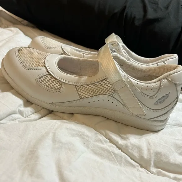 Barefoot Freedom Delite Slip On Shoes