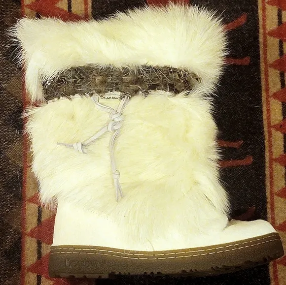 BearPaw KOLA II Ski Boots Sz 7 Real Fur Sheepskin Calf Goat Skin Wool White Snow