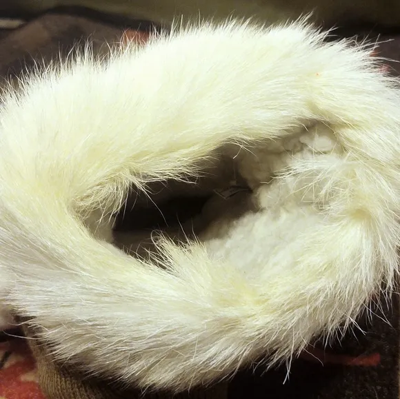 BearPaw KOLA II Ski Boots Sz 7 Real Fur Sheepskin Calf Goat Skin Wool White Snow