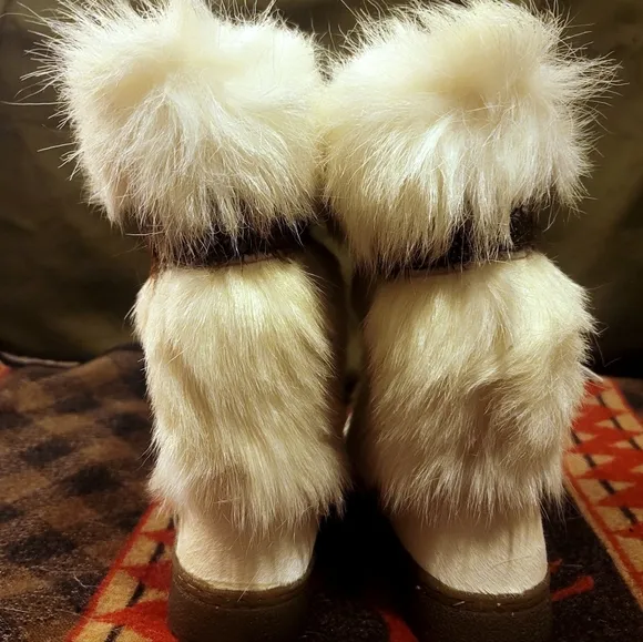 BearPaw KOLA II Ski Boots Sz 7 Real Fur Sheepskin Calf Goat Skin Wool White Snow