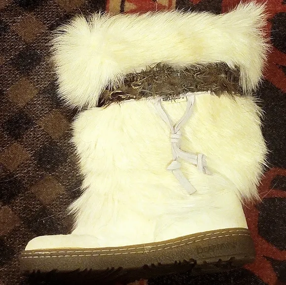 BearPaw KOLA II Ski Boots Sz 7 Real Fur Sheepskin Calf Goat Skin Wool White Snow