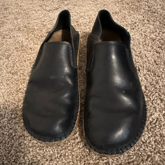 Birkenstock Black Leather Flats Sleek and Comfortable