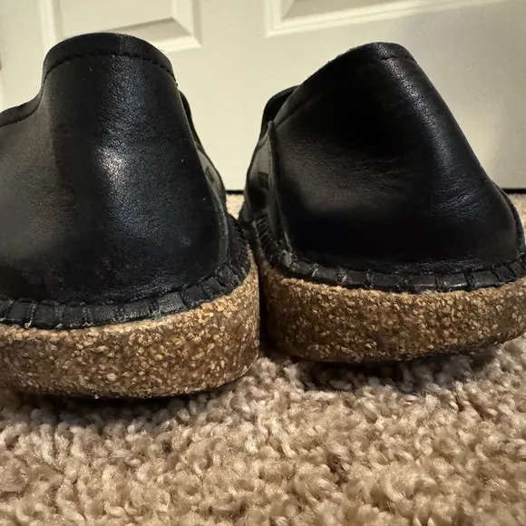 Birkenstock Black Leather Flats Sleek and Comfortable
