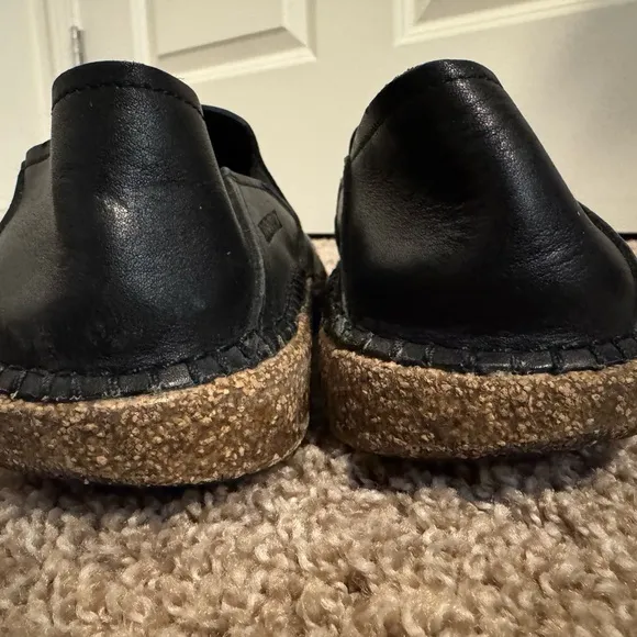 Birkenstock Black Leather Flats Sleek and Comfortable