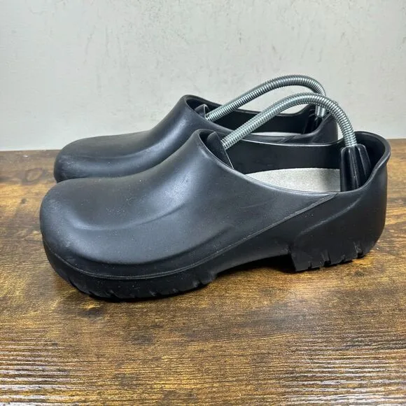 Birkenstock black water, slip resistant black Sandals Shoes Womens‎ Size 9
