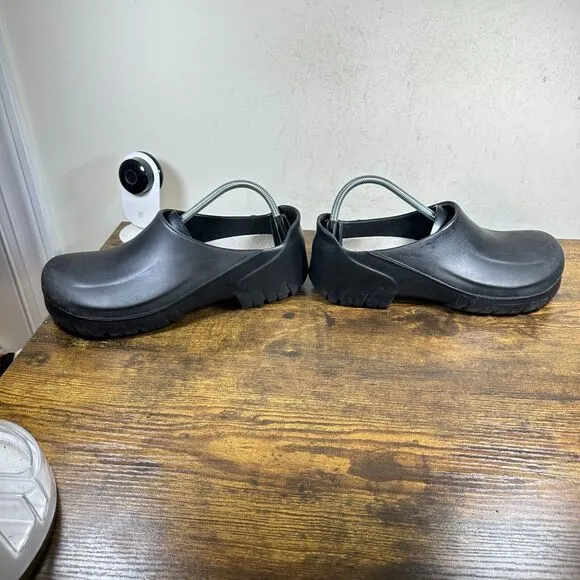Birkenstock black water, slip resistant black Sandals Shoes Womens‎ Size 9