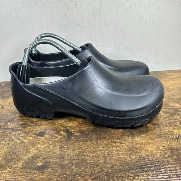 Birkenstock black water, slip resistant black Sandals Shoes Womens‎ Size 9