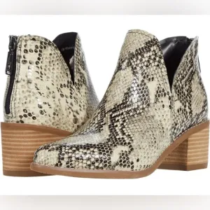 Blonde waterproof snake skin print leather ankle boots size 9.5
