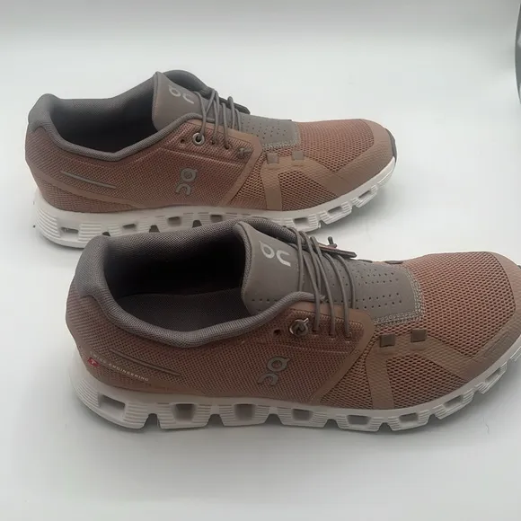 BNWT - ON CLOUD CLOUD 5 ROSEBROWN FOG - SIZE 10