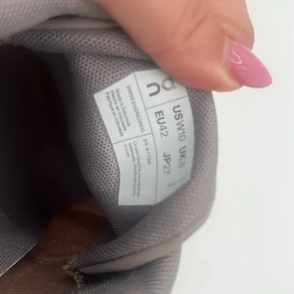 BNWT - ON CLOUD CLOUD 5 ROSEBROWN FOG - SIZE 10