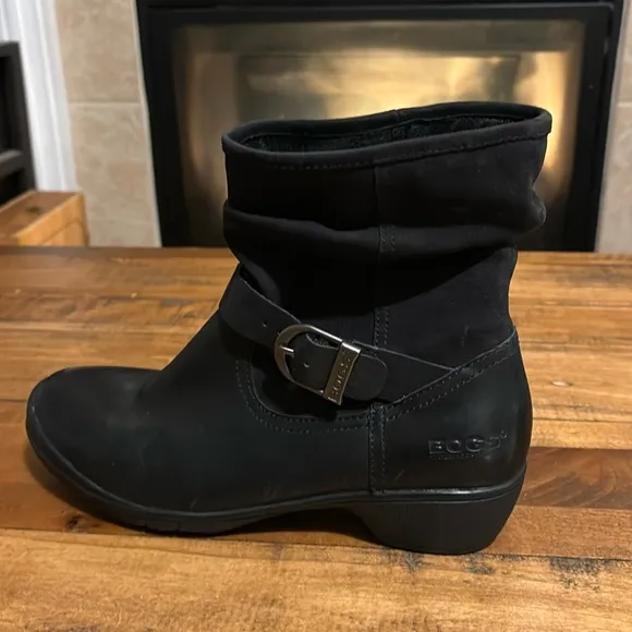 Bogs Cassie Low black leathers waterproof rain boots.