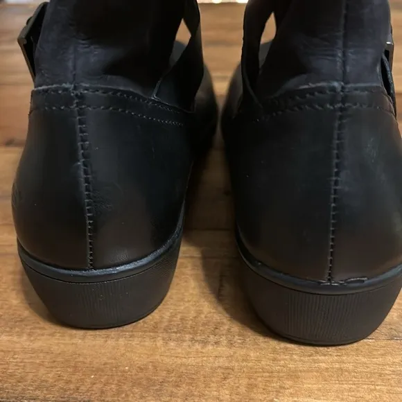 Bogs Cassie Low black leathers waterproof rain boots.