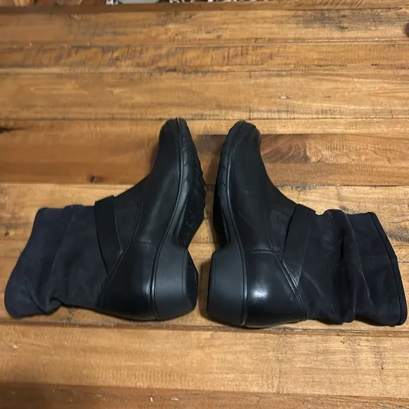 Bogs Cassie Low black leathers waterproof rain boots.