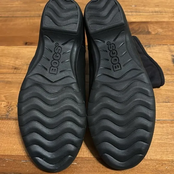 Bogs Cassie Low black leathers waterproof rain boots.