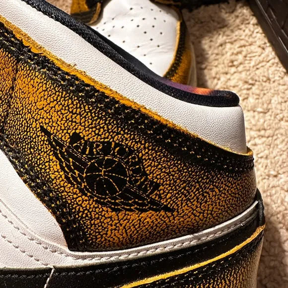 Boys Nike Air Jordan High Top Tennis Shies