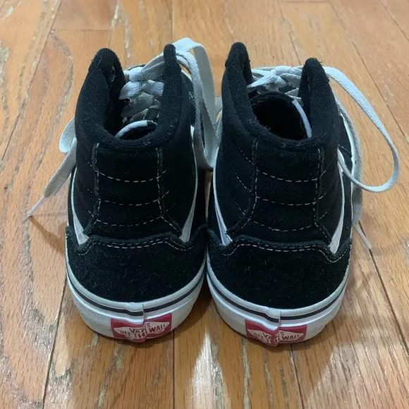 Boys Vans Black &amp; White  High Top Shoes Size 3 EUC