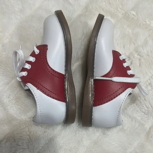 Brand new Footmates white and red saddle oxfords size 5