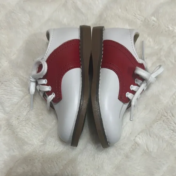 Brand new Footmates white and red saddle oxfords size 5