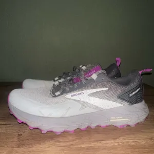 Brooks Cascadia 17 Womens 9.5 Shoes Running Trail Gray Purple 1203921B028