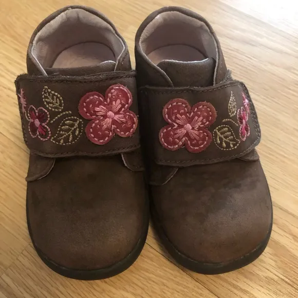 Bundle of girls shoes size 5/5.5
